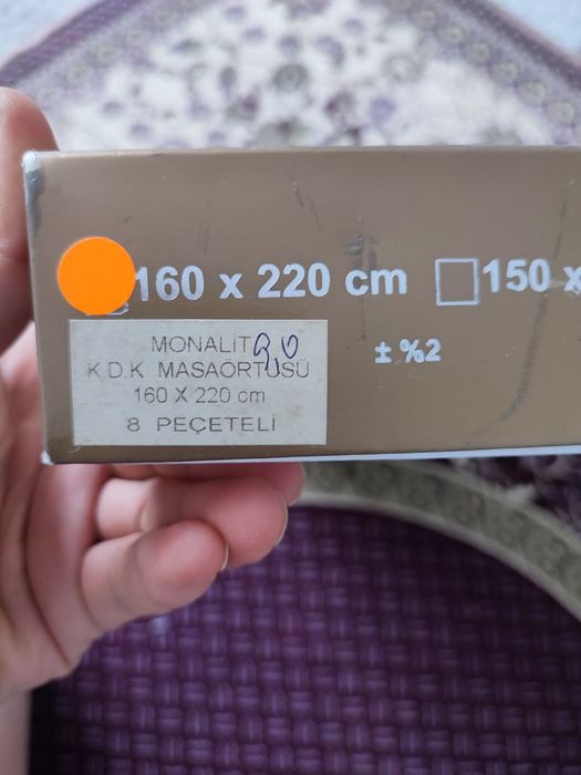 Скатерть и салфетки 8 шт.