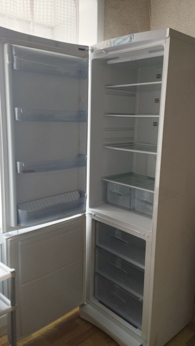 Холодильник бытовой