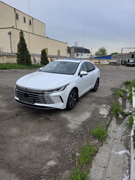 BYD chazor 2025-yil oq 4-pozitsiya Flagship
