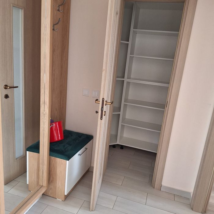 Închiriez apartament