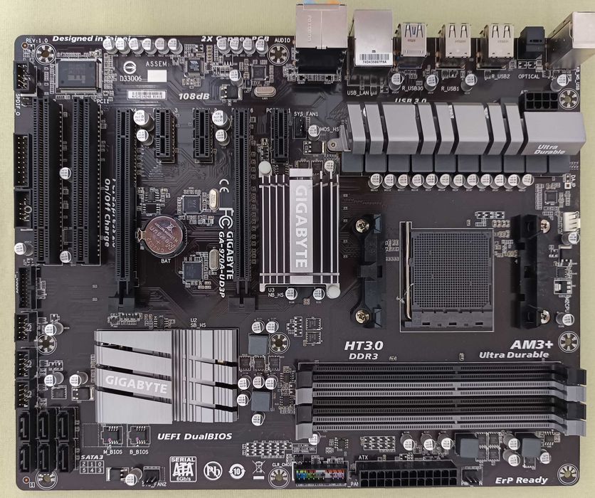 Placa de baza Gaming Gigabyte 970GA-UD3P soket AM3+ suporta orice FX
