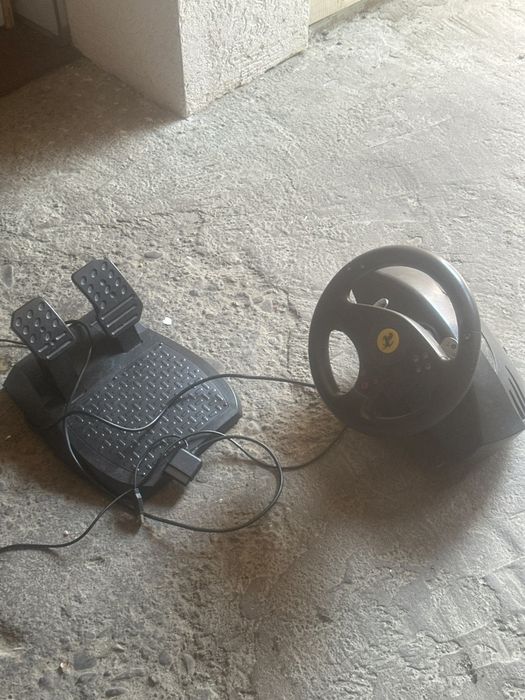 Volan și pedale Thrustmaster