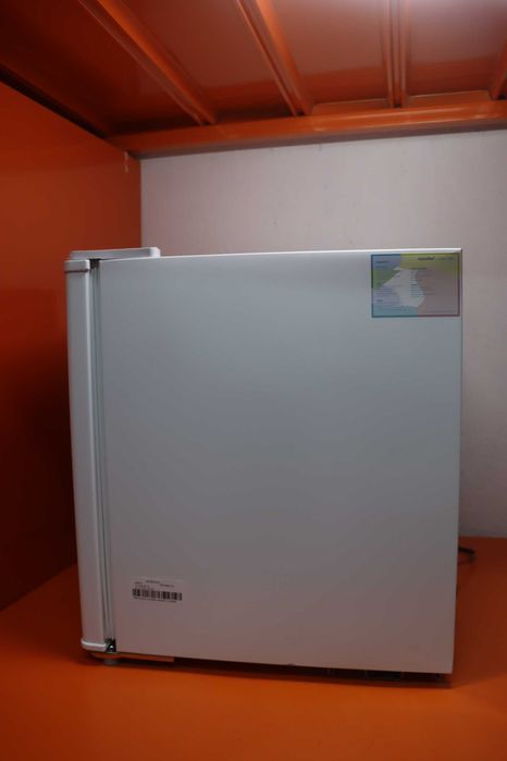 Мини хладилник Comfee RCD50WH2(E) / 43L, лек транспортен ДЕФЕКТ