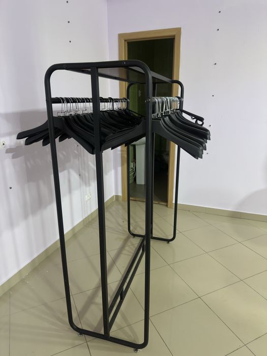 Стойка-рейл для одежды
