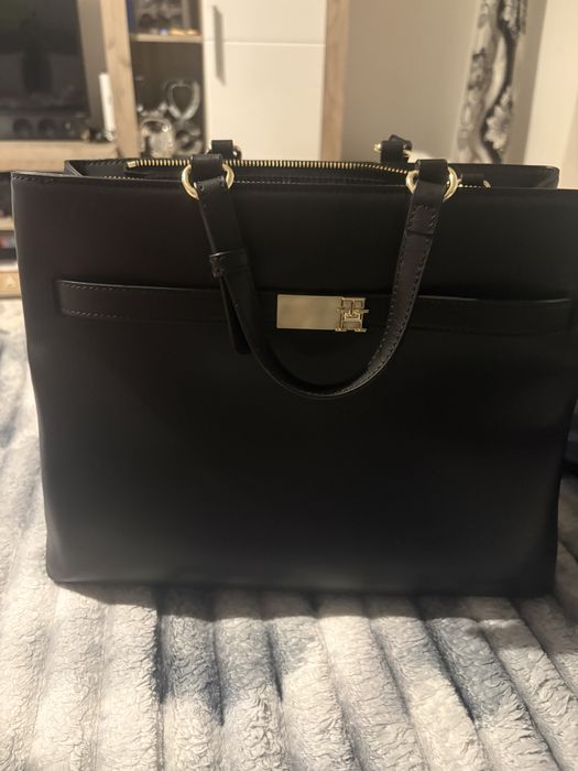 Geantă Tommy Hilfiger neagră originala