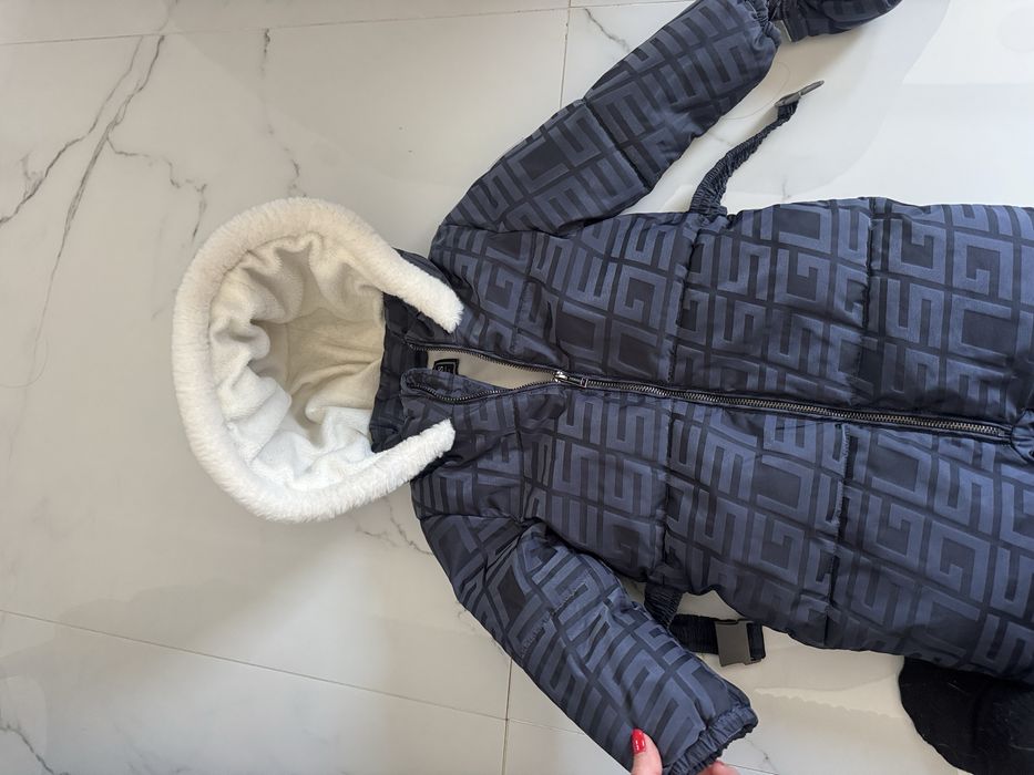 Бебешки ромпер Guess за зимни условия