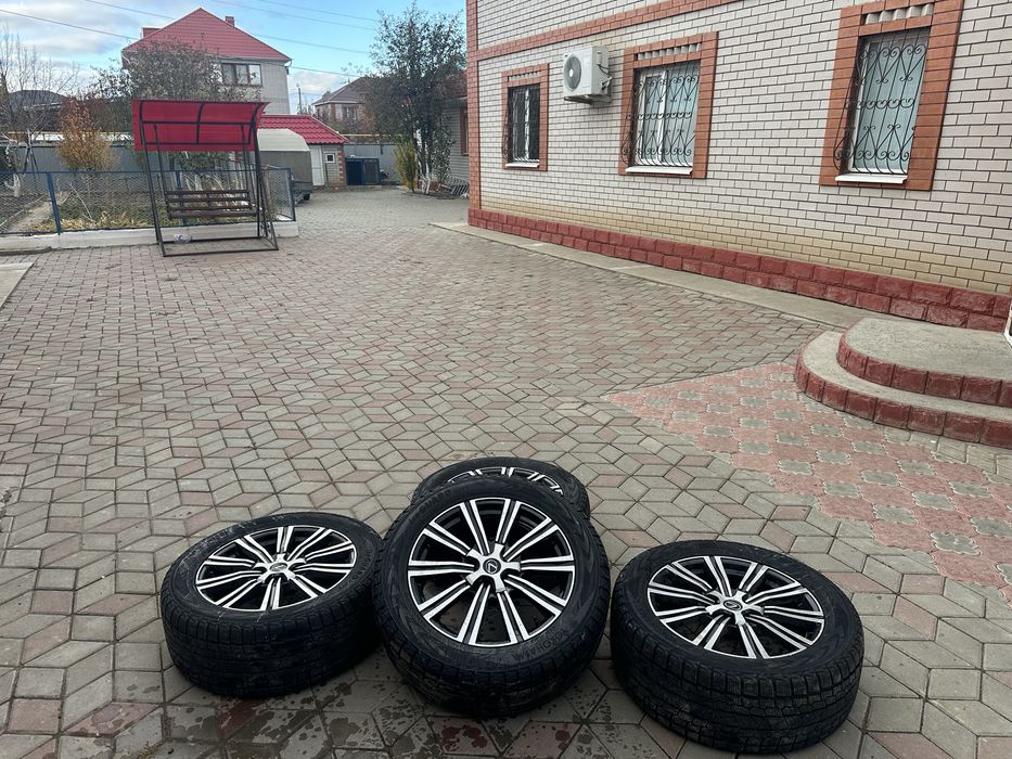 Диски с шинами на лексус 570 и ЛС