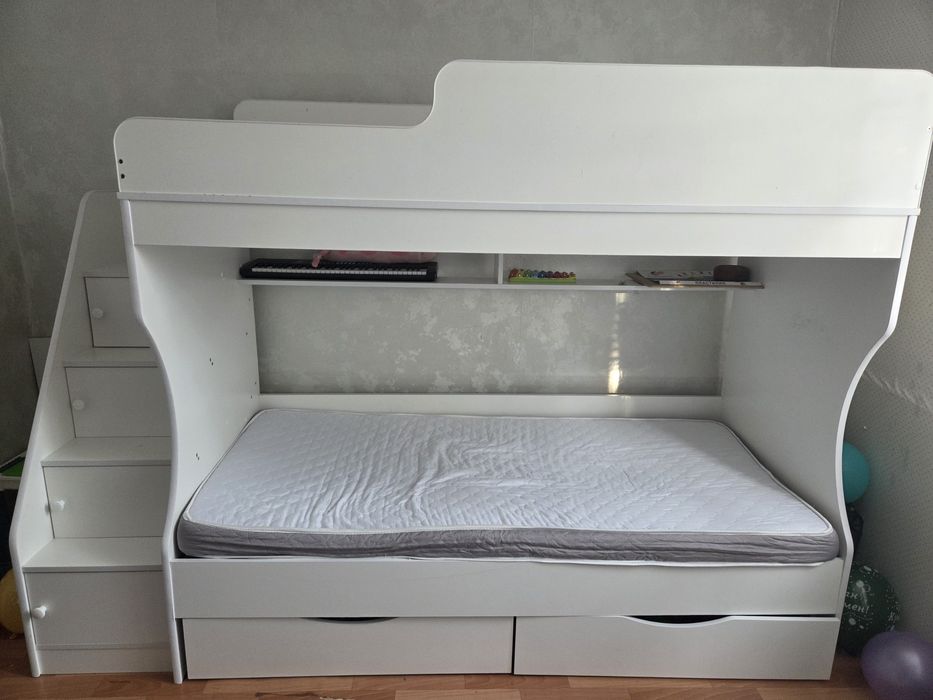 Продам 2х ярустную кровать