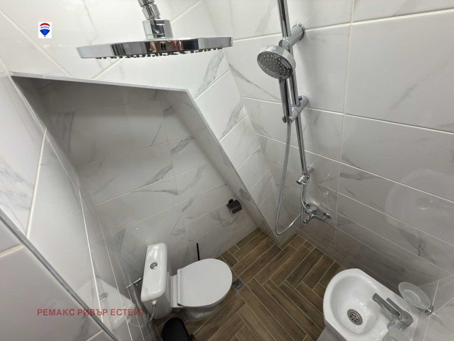 Дава се под наем  в Русе, Център - 17 кв.м за 229.5 € - Снимка #4