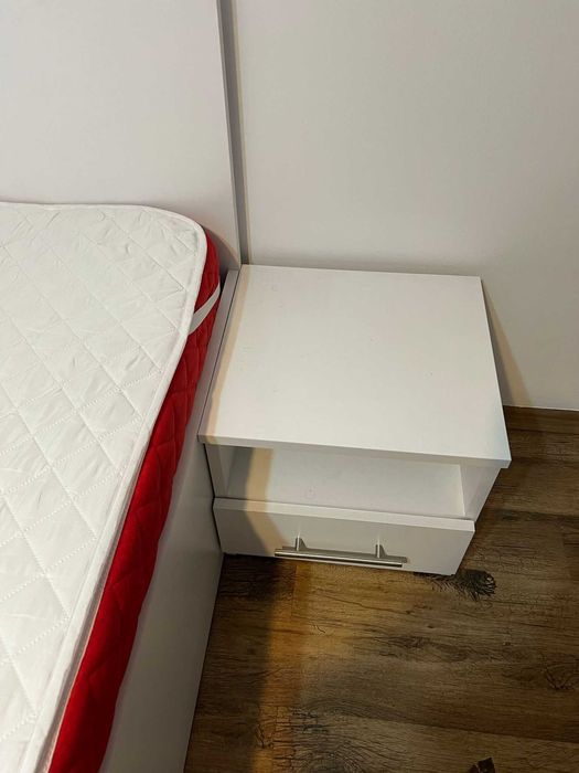 Mobila (birou, noptiere, pat) la set