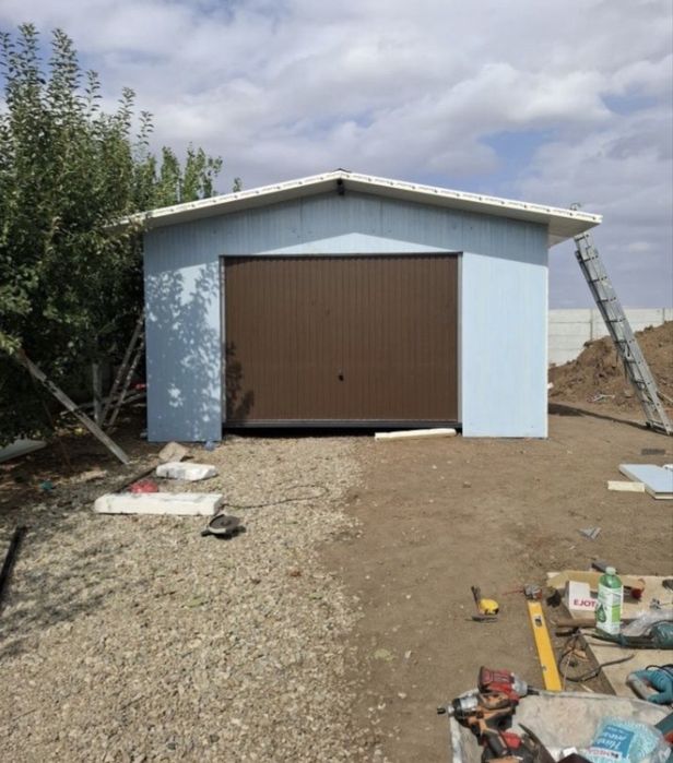 Garaje auto pe structura metalica