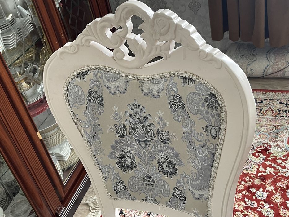 продам стол со стульями (19 стульев)