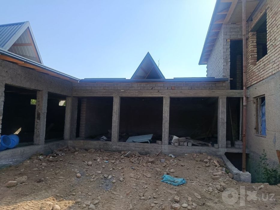 Oqtoshda dacha sotiladi