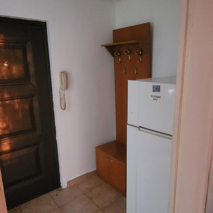 Închiriez Garsonieră