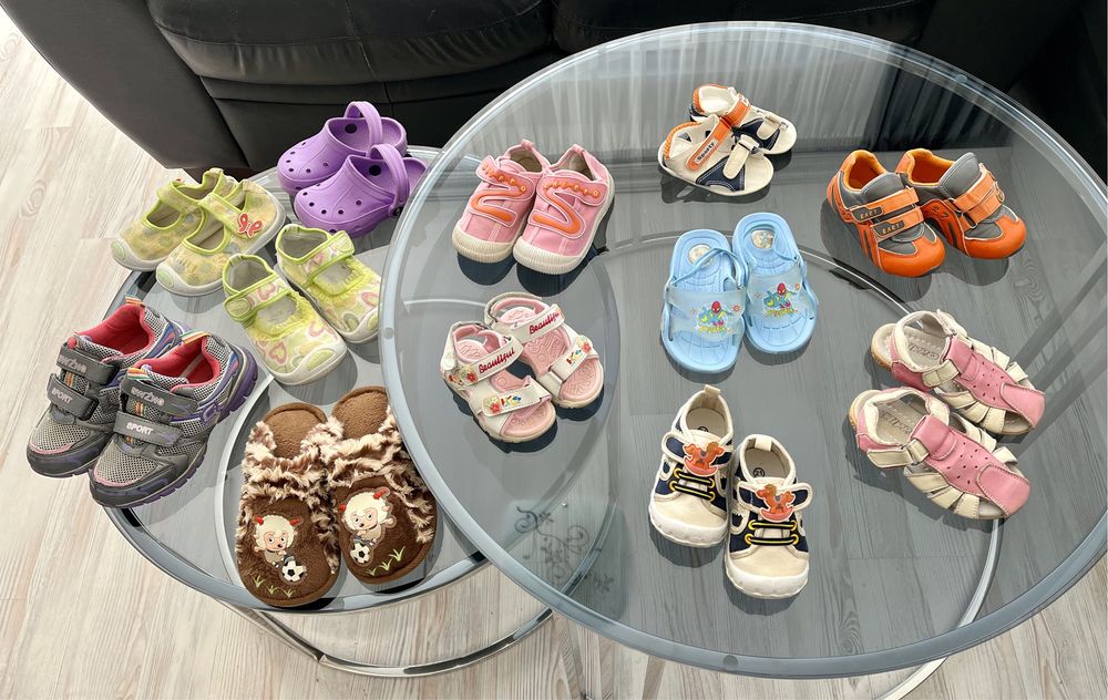 12 чифта детски обувки + подарък ТРОТИНЕТКА