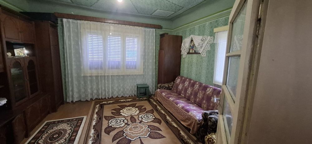 Casa la tara de vanzare