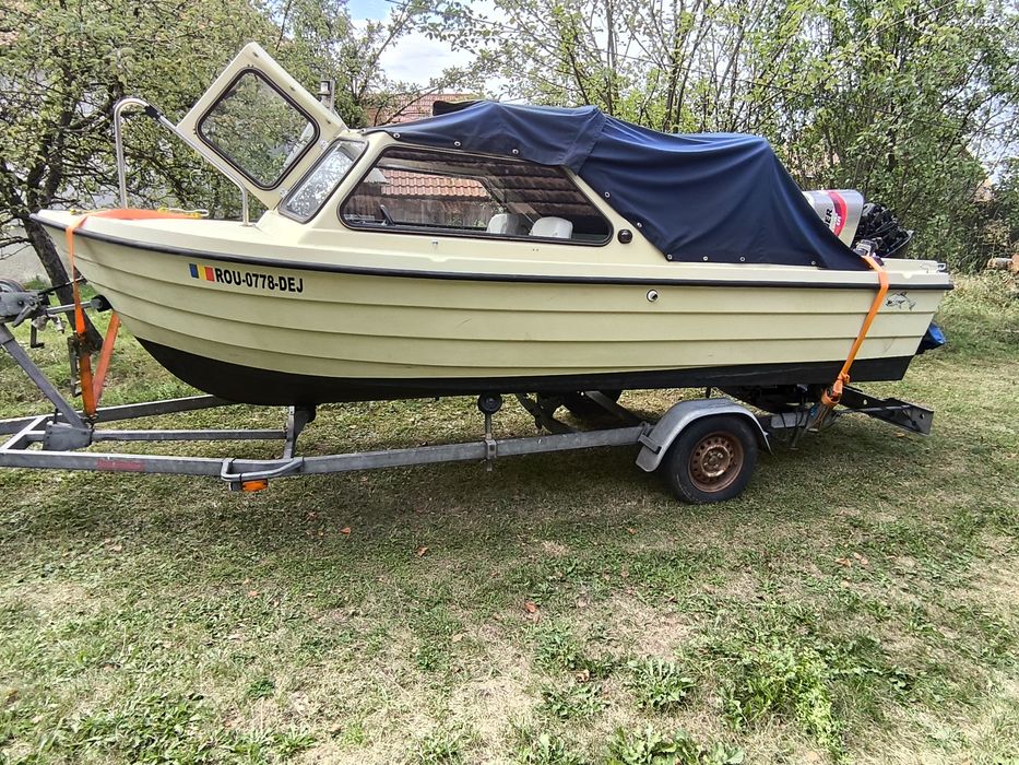 Barca cu motor Mariner Mercury 60 cp Efi si peridoc 750 kg