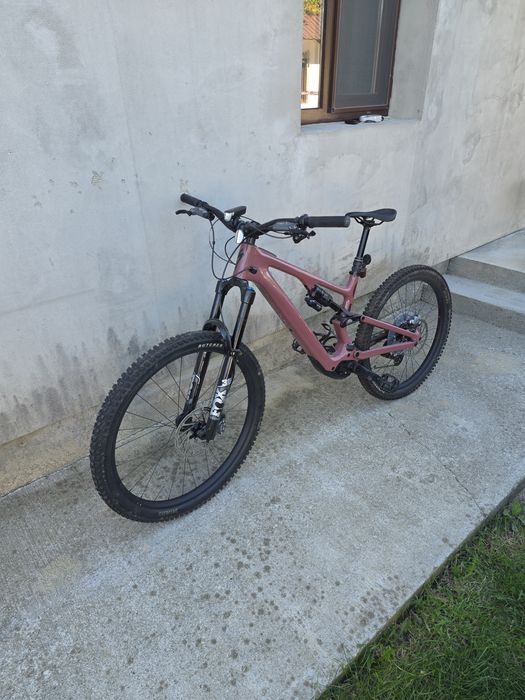 Vând bicicleta electrica Specialized turbo levo sl  2025