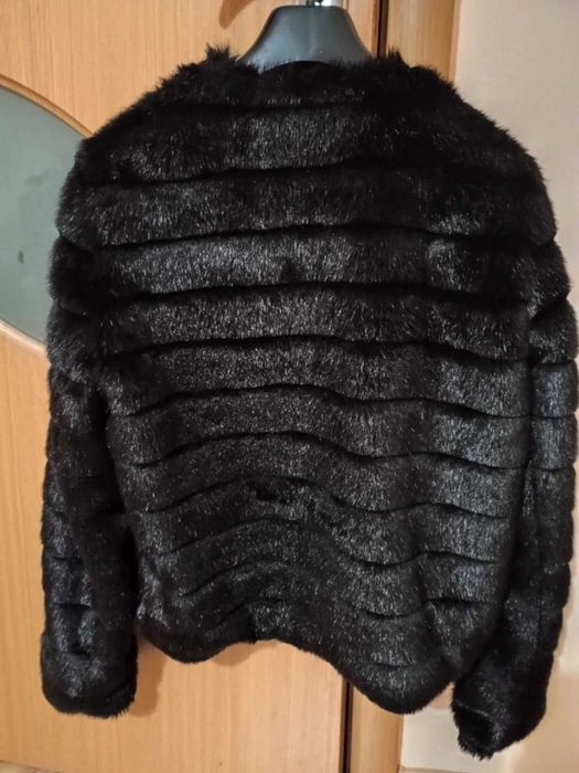 Късо палто от изкуствен косъм Манго