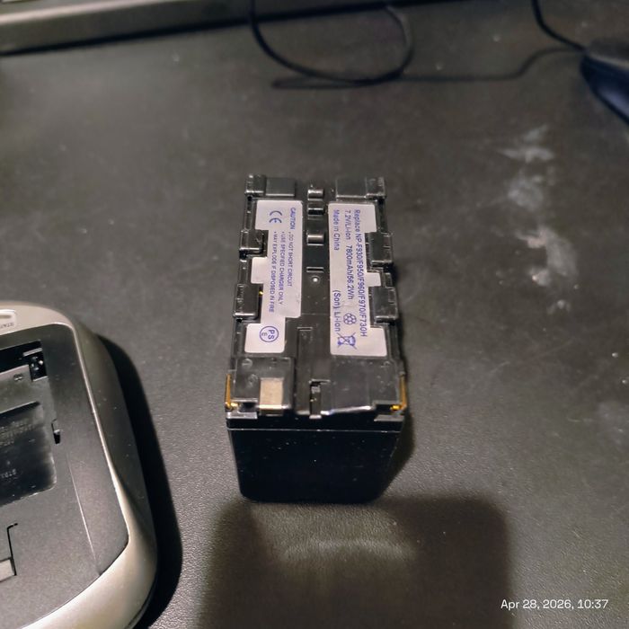 Vând monitor video  LCD Aputure  V-screen VS-1 de  7"