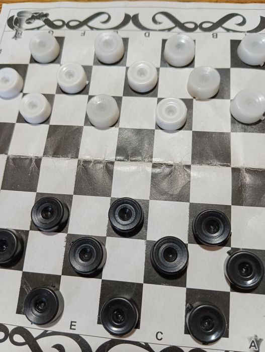 Продам игральные карты и шашки