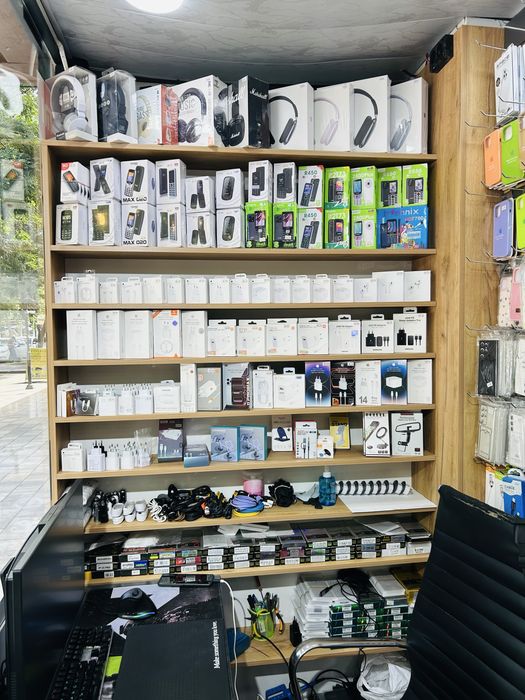 Tayyor biznes sotiladi telefon aksessuar dokoni