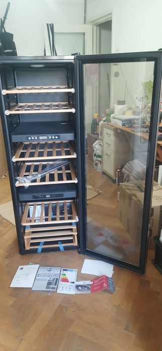 Vitrina de vinuri Hoover - 70 de sticle