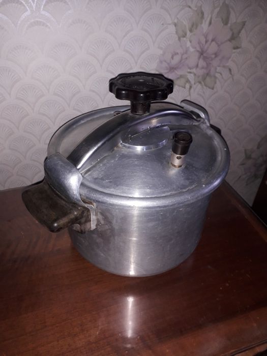 Продаю кастрюлю - скороварку.