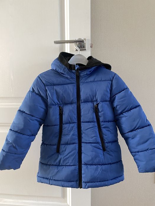 Продам весеннюю детскую куртку