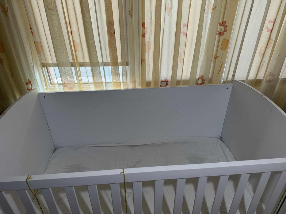 Дървено детско легло с матрак