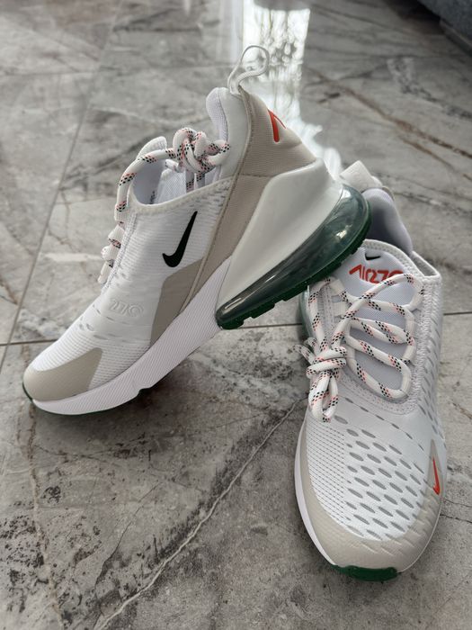 Оригинални дамски маратонки Nike 270