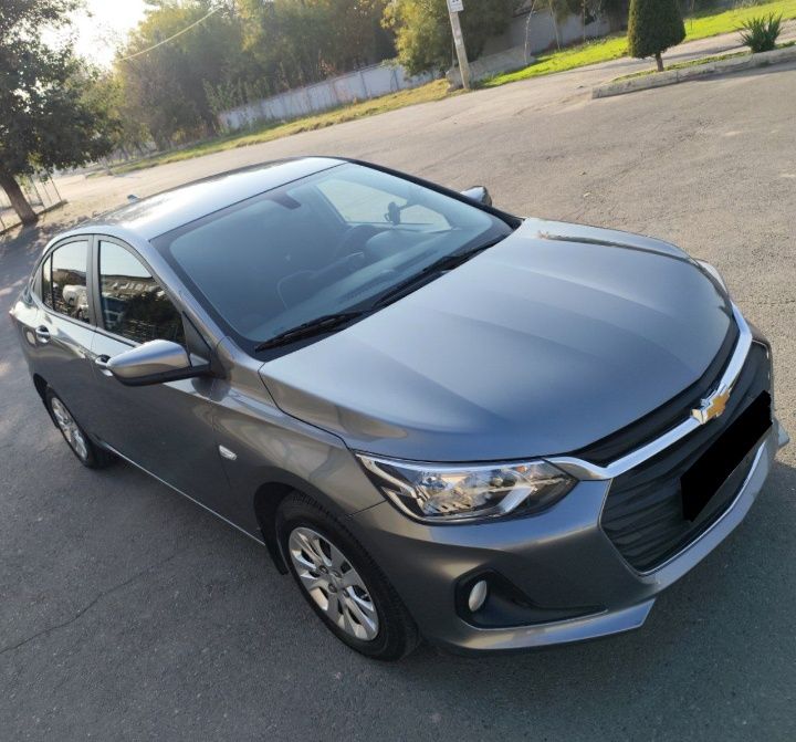 Автомобиль Chevrolet Onix