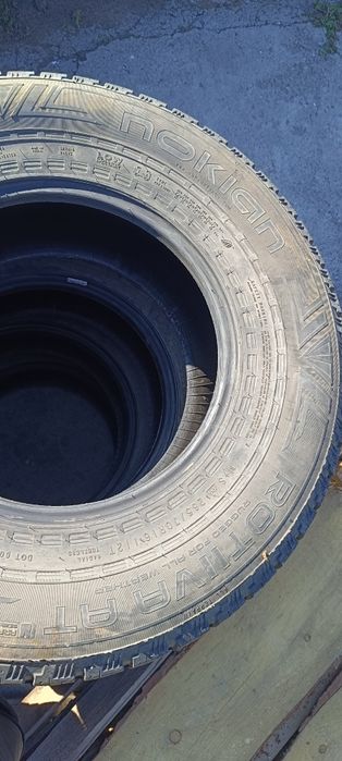 Продам резину на джип nokian