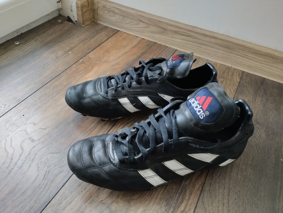 Продавам кожени бутонки ADIDAS