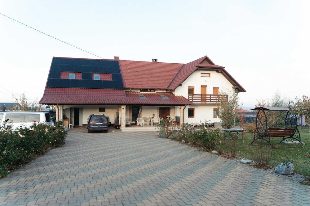 Vila spatioasa  în Catamarasti- Deal, 325 mp, teren generos 2000 mp