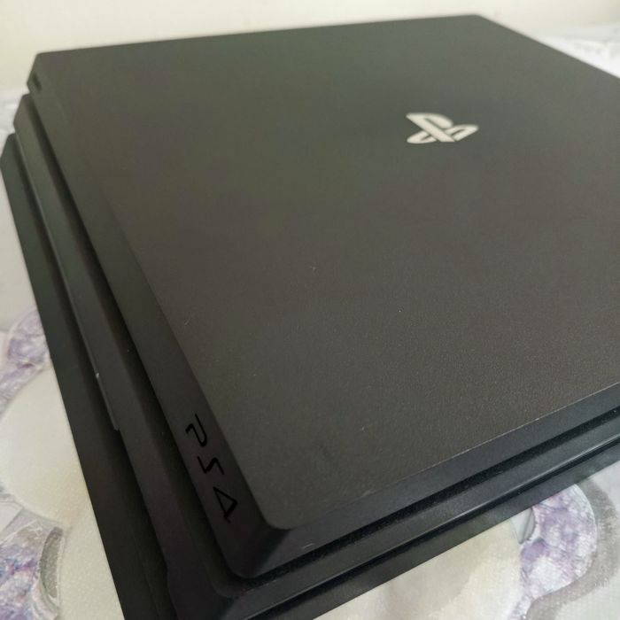 Play Station 4 pro 1 tb