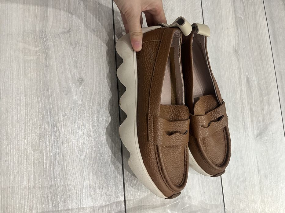 Кроссовки женская