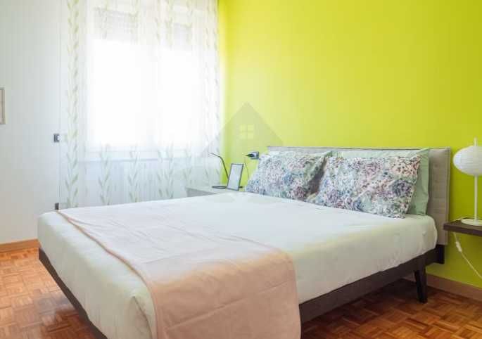 Дава се под наем Двустаен апартамент в Пловдив, Център - 45 кв.м за 142.8 € - Снимка #1