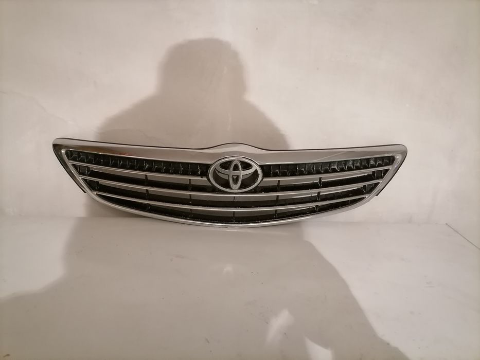 Продам противотуманки, решётку на капот