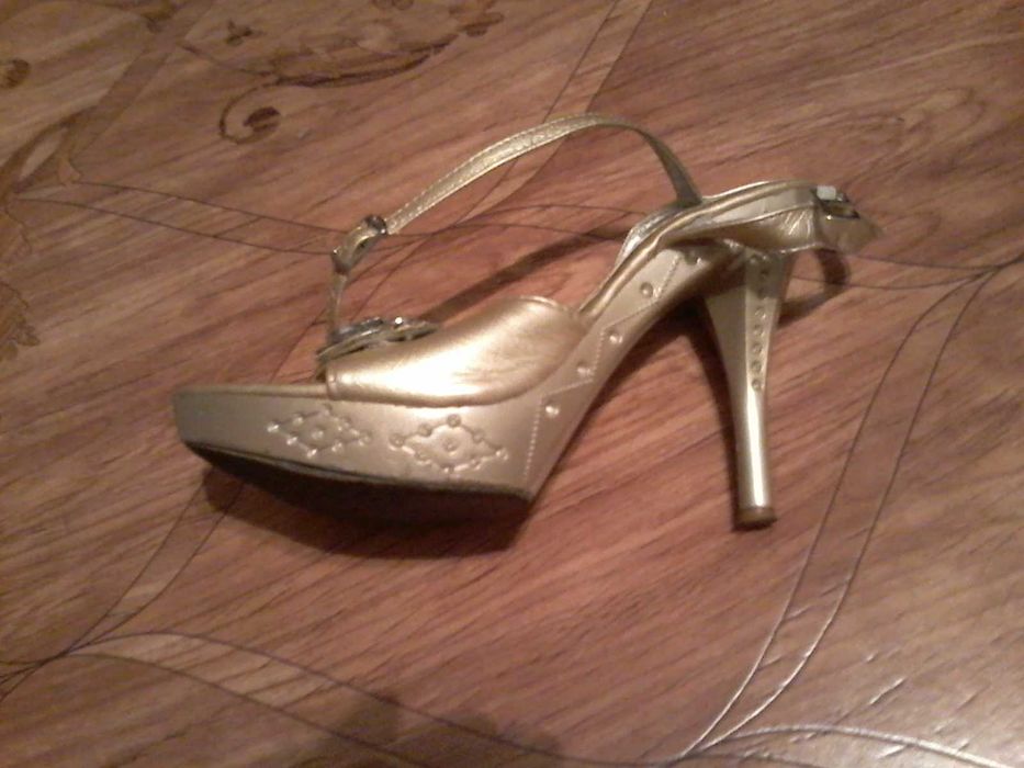 Женские босоножки   35 , 36 , 39  -  размеры