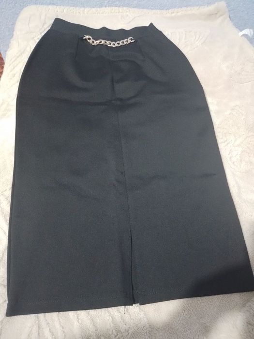 Прямая юбка красивая. Состояние новое.