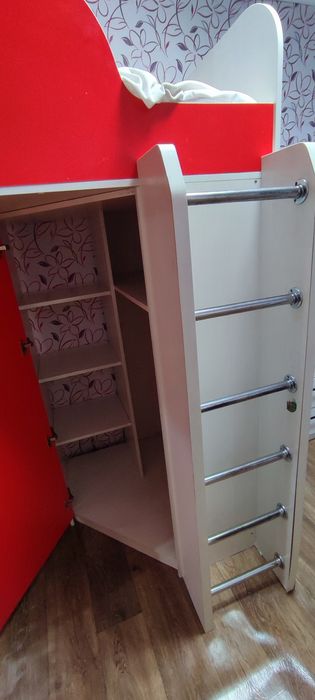 Продам кровать -чердак. 20 тысяч