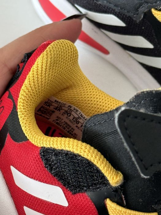 кроссовки Adidas