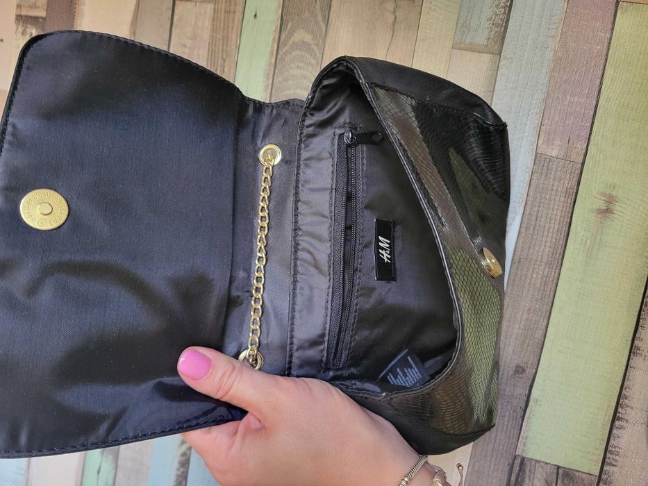 Продавам дамски чанти на цени от 8лв до 20лв