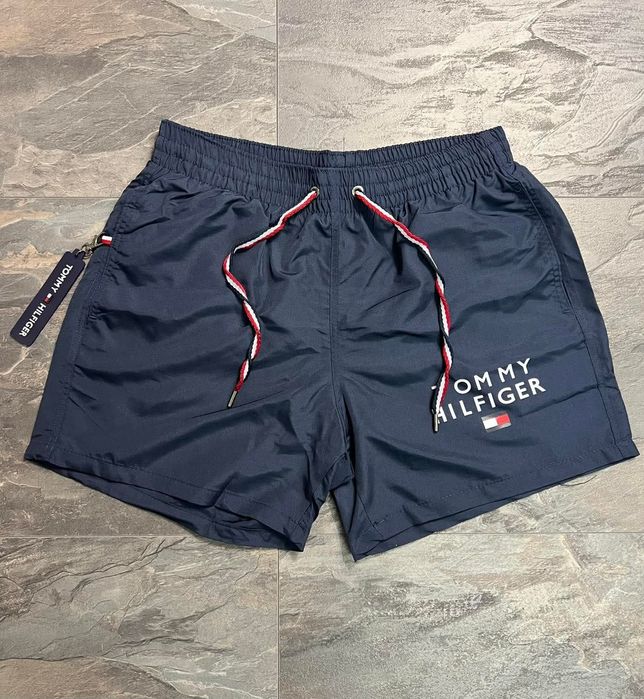 Стилни мъжки плажни шорти TOMMY HILFIGER – комфорт и визия за лятото!