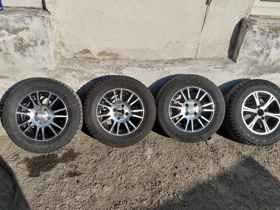 Продам комплект литых дисков