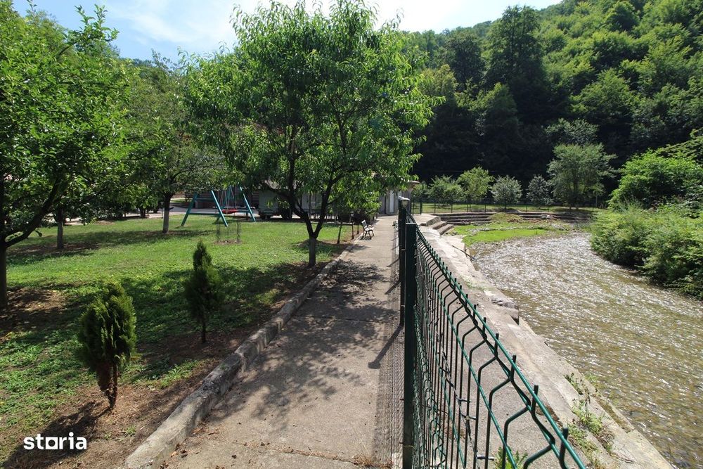 Vând casă P+E+M în Govăjdia, la 14km de Hunedoara, teren 1100mp, garaj