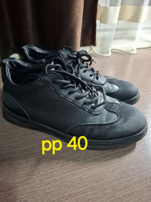 Продам школьные туфли