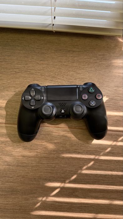Продавам Playstation 4 slim