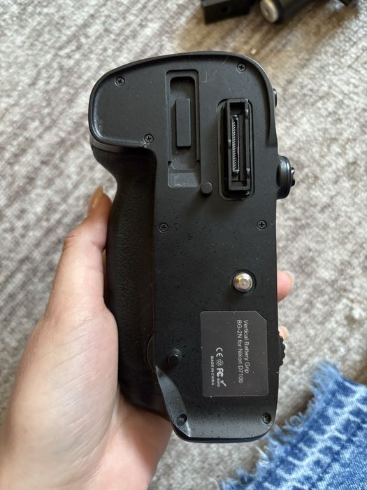 Батарейный блок на Nikon d7100